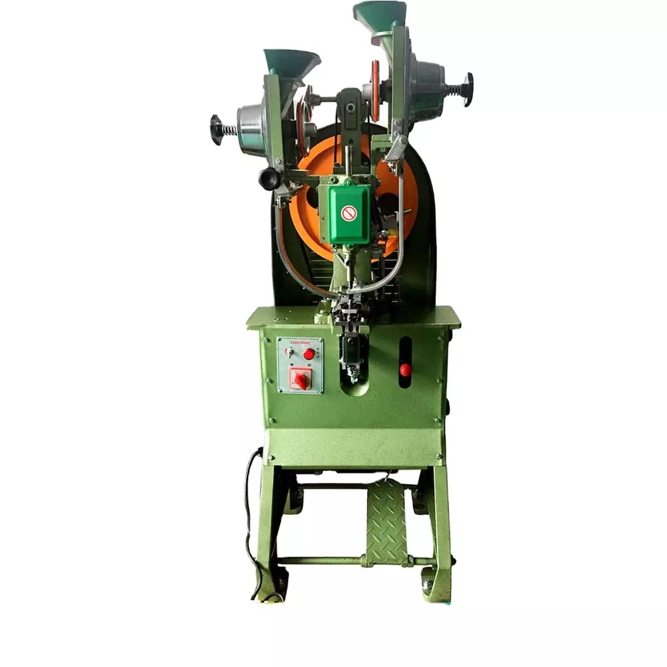 Snap button riveting machine